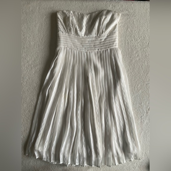White House Black Market Strapless Pleated Ivory Dress | Cocktail Size 0 - Picture 13 of 13